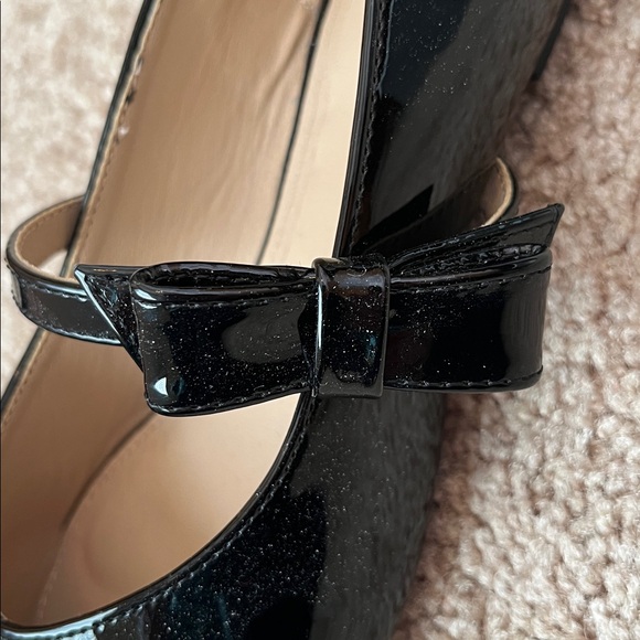 Olivia & Kate Patent Bow Flats - Picture 3 of 7